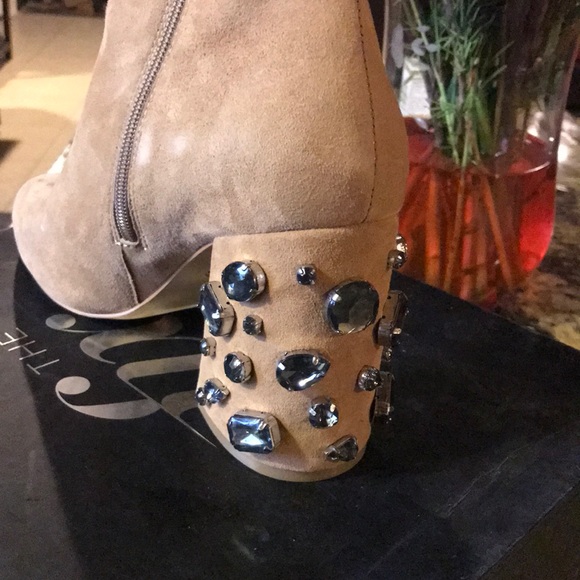 Stunning booties - Picture 2 of 7